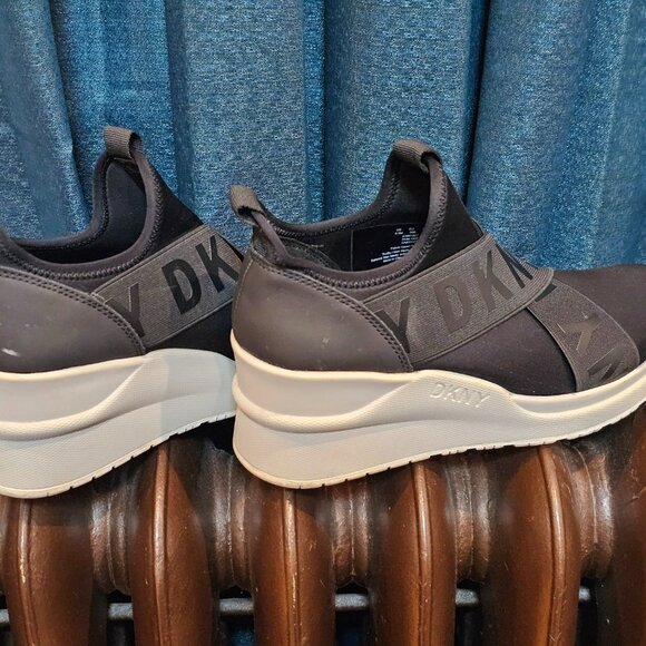 DKNY Women's Leya Wedge Sneakers (8.5) - Picture 3 of 14